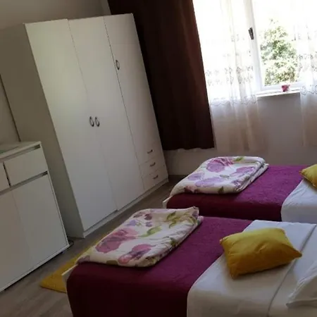 Barko And Apartment Hvar Town