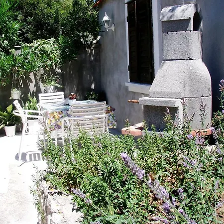 Barko And * Χβαρ